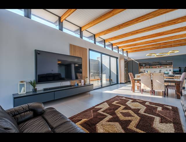 4 BEDROOM FREEHOLD FOR SALE IN SEATON ESTATE
